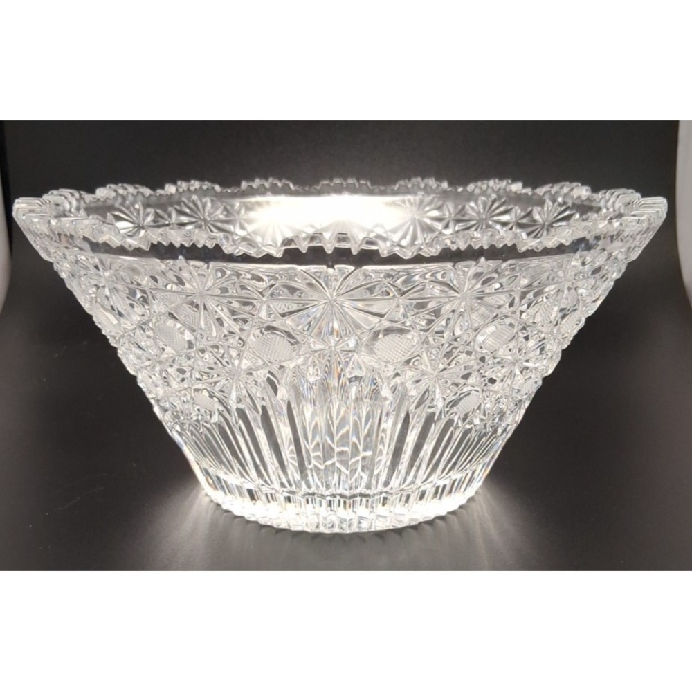 Beautiful Lead Crystal Cut Glass Bowl with‎ a Sawtooth Edge (Scalloped)